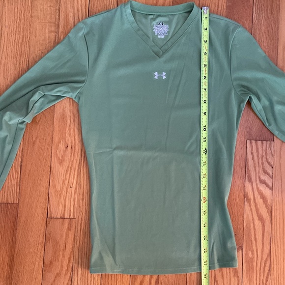 Under Armour Bundle of 1 Regular/1 Heat Gear UPF 30 Tops - Picture 15 of 15